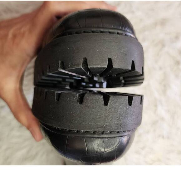 Kenneth Cole Reaction Salt Lug Patent Pull On Chelsea Boots in Black Croc 9 NWOB - Picture 6 of 11